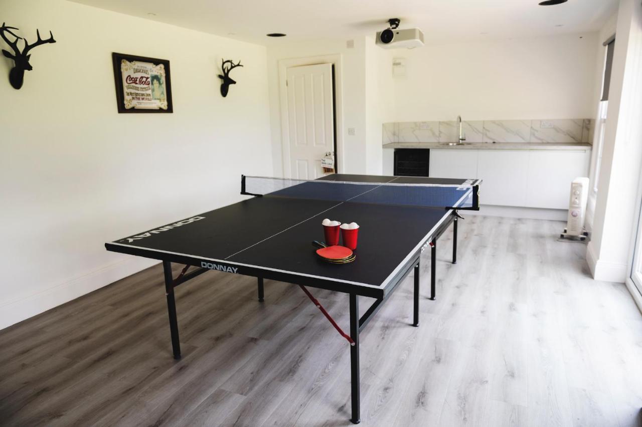 Large Country House - Hot Tub - Pool Table - Bbq - 5 Bedrooms - Log Burner Three Legged Cross Exterior photo